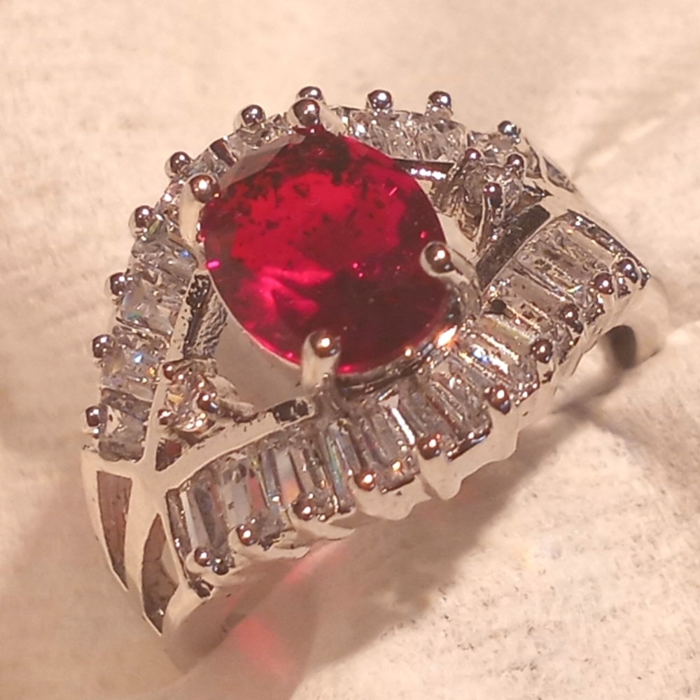 Individual ruby centered ring. - Picture 11 of 16